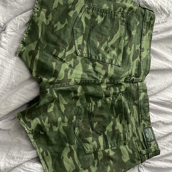Green army print shorts - Picture 3 of 3